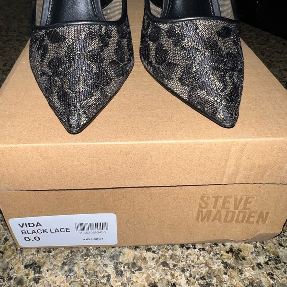 Steve Madden Black Lace Women's Heels PREOWNED in Great Condition - Picture 3 of 7